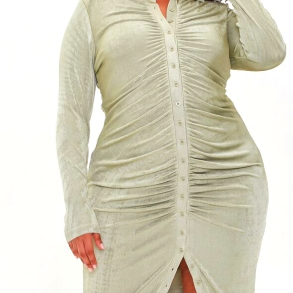 Forever 21 Plus Size Ruched Shirt Dress - Picture 3 of 4